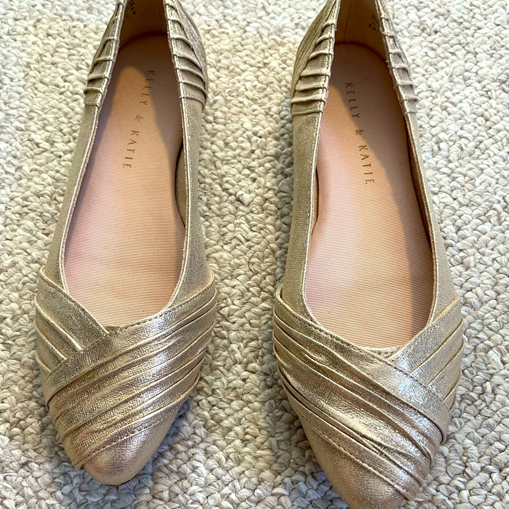 Kelly & Katie Slip-on flat shoe. Size 6.5